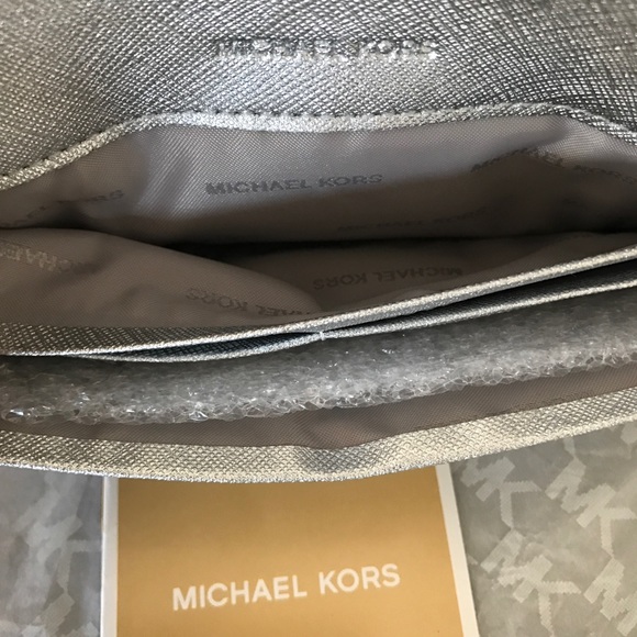 LAST 1 ⭐️ Authentic MK silver leather flat wallet - Picture 5 of 7